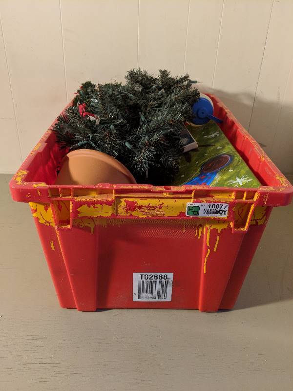 lot 10077 image: Big Christmas item collection