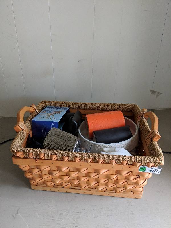 lot 10083 image: Basket of home decor items