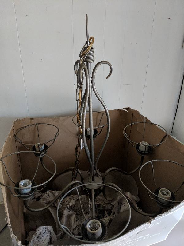 lot 10084 image: Chandelier