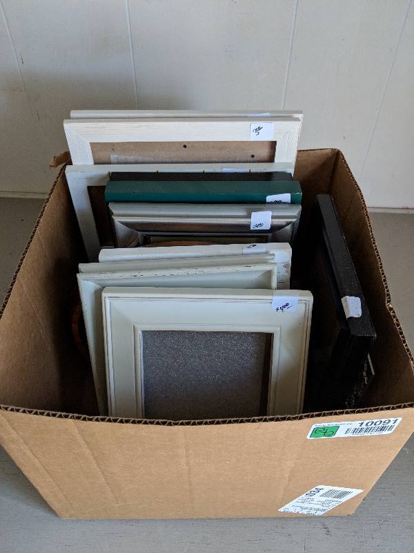 lot 10091 image: Box of picture frames