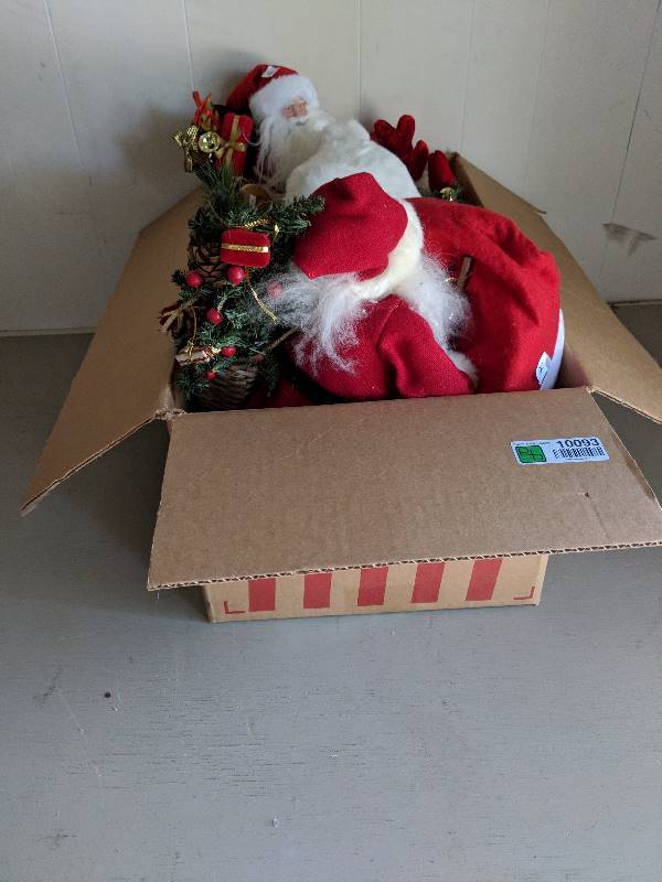 lot 10093 image: Christmas decorations