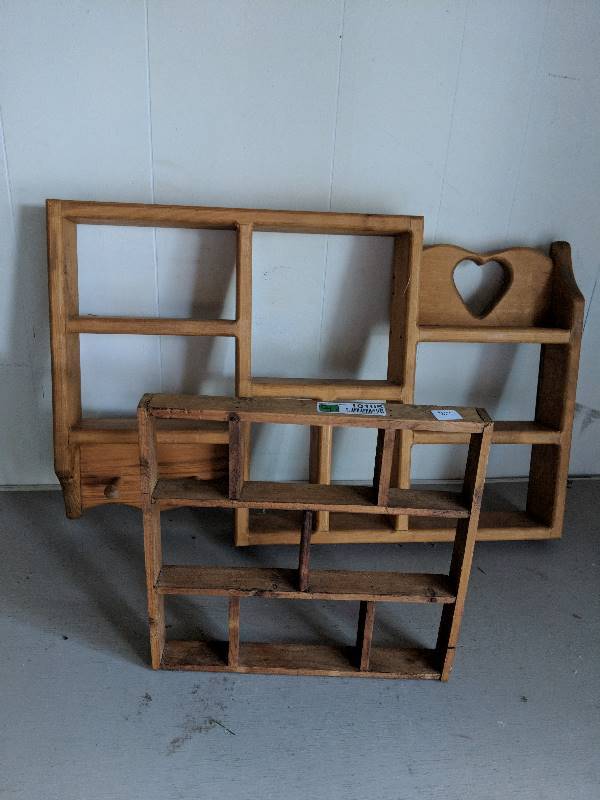 lot 10105 image: Wall frame decor