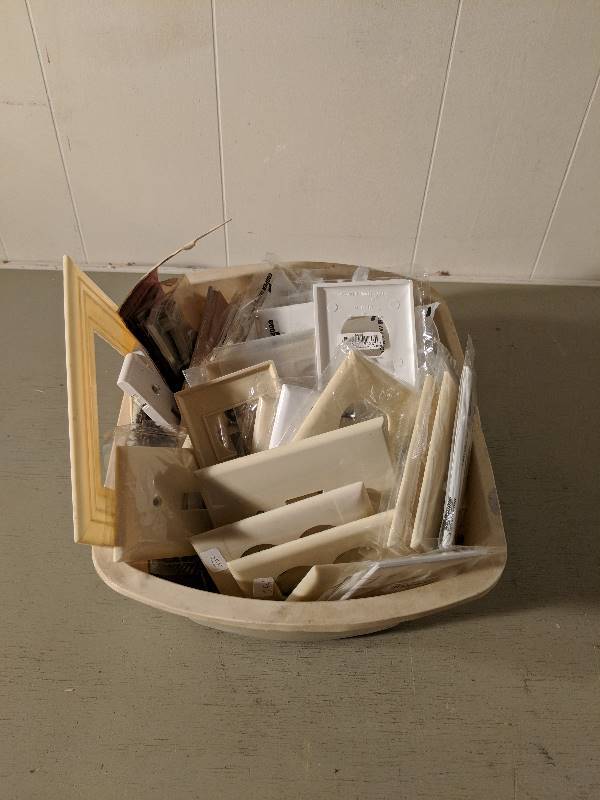 lot 10124 image: Electrical plates