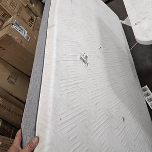 lot 9954 image: twin mattress