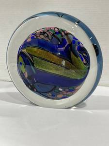 lot 1001 image: Karg Art Glass signed 10 x 9.5 in