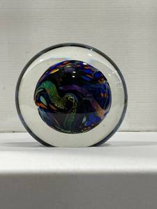 lot 1002 image: Karg Art Glass signed 6 x 6.5 in