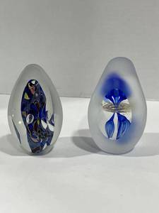 lot 1007 image: Karg Art Glass signed oblong paperweight