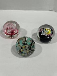 lot 1008 image: Karg Art Glass signed round paperweights (3)