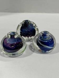 lot 1009 image: Karg Art Glass signed ink wells (3)