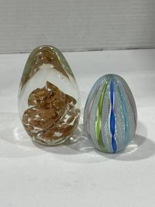 lot 1013 image: Murano and Titan art glass egg shaped paperweights