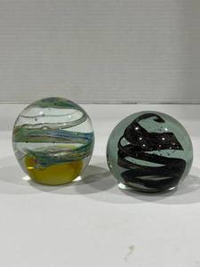 lot 1017 image: Art glass paperweights