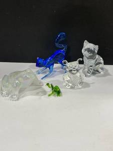 lot 1024 image: Pilgrim glass cobalt blue cat and more