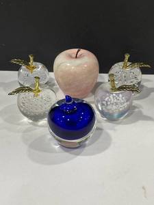 lot 1026 image: Art glass apple paperweights