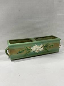 lot 1046 image: Vintage Roseville planter