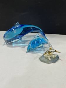 lot 1049 image: Art glass dolphins