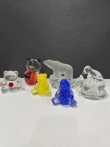 lot 1058 image: Art glass bears