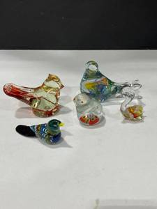 lot 1063 image: Art glass multi colored birds