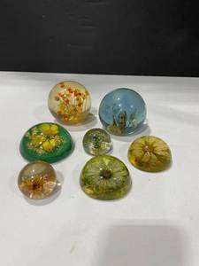 lot 1067 image: Flower in acrylic paperweights