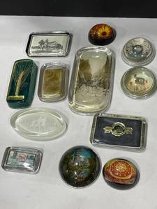 lot 1076 image: Souvenir glass paperweights