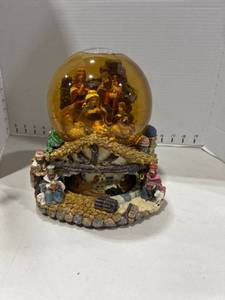 lot 1113 image: Grandeur Noel Musical Water Globe featuring a Nativity scene