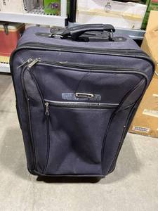 lot 1118 image: Embark luggage larger one is 26x15x10