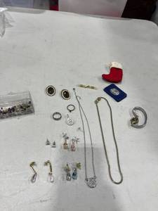 lot 1128 image: Womens jewelry and more