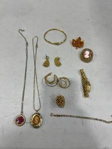 lot 1130 image: Womens jewelry