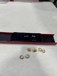 lot 1132 image: Earrings in container