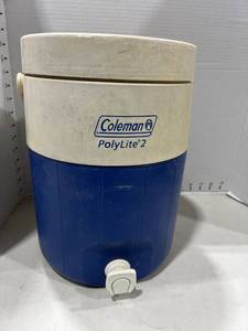 lot 1158 image: Coleman polylite 2 water jug