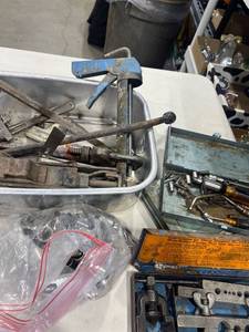 lot 1214 image: Scissor Jack, flaring tool and more