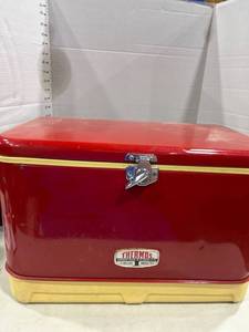 lot 1222 image: Vintage Thermos cooler 14x21.5x13