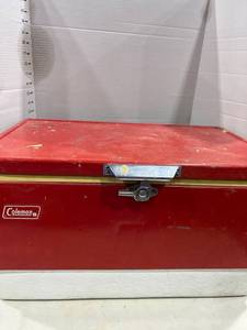 lot 1223 image: Vintage Coleman cooler 12x22x13