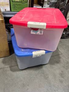 lot 1224 image: 2 Sterilite 65 qt containers
