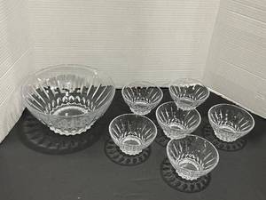 lot 2011 image: Cristal D Arques bowls