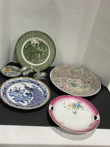 lot 2013 image: Collectible plates and napkin rings