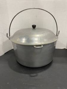 lot 2014 image: Majestic Cookware lidded pot