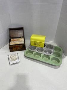 lot 2018 image: Cupcake pans and more
