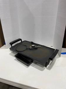 lot 2020 image: Presto electric griddle