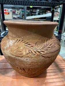 lot 3000 image: Clay pot 16 in tall