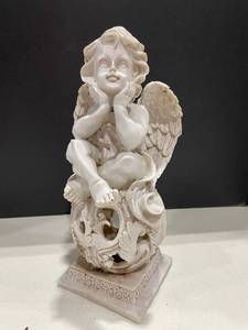 lot 3007 image: Angel garden decor