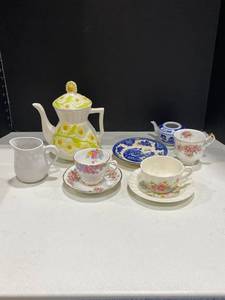 lot 3014 image: Teacups and more