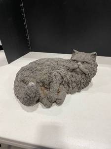 lot 3015 image: Cat garden decor