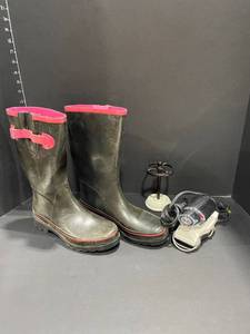 lot 3020 image: Nine West size 8 rain boots and more