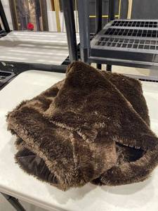 lot 3023 image: Very soft brown throw