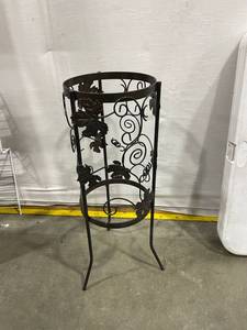 lot 3026 image: Metal plant stand 25 in tall