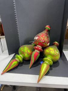 lot 3034 image: Red and green Christmas ornaments 24 in (some damage)
