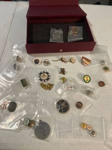 lot 3050 image: Pins, keychains and more