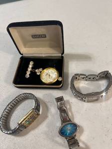 lot 3053 image: Fossil and other watches