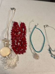 lot 3056 image: Womens jewelry