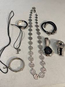 lot 3059 image: Womens jewelry